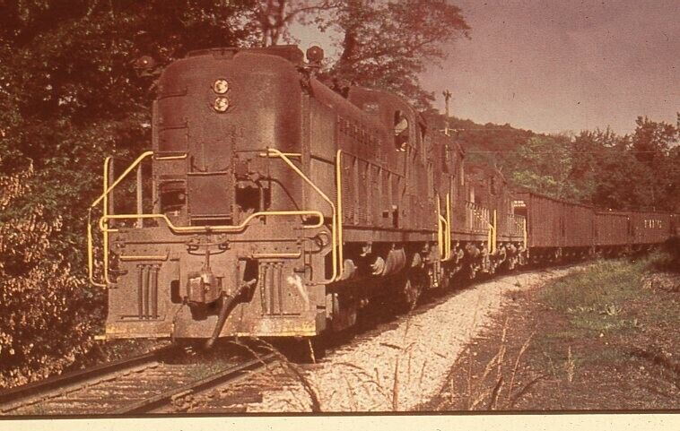 RDG reading railroad RS-3\'s grace mine ore action dupe slide