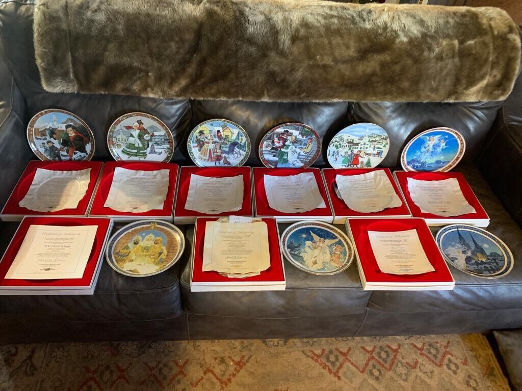 Royal Windsor Christmas Carol Plates From 1983-1991.   All In Box With COAs