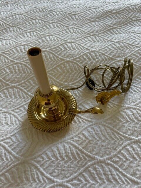 Candlestick solid brass lamp - sold by Ethan Allen - 9in by 5in; mint condition