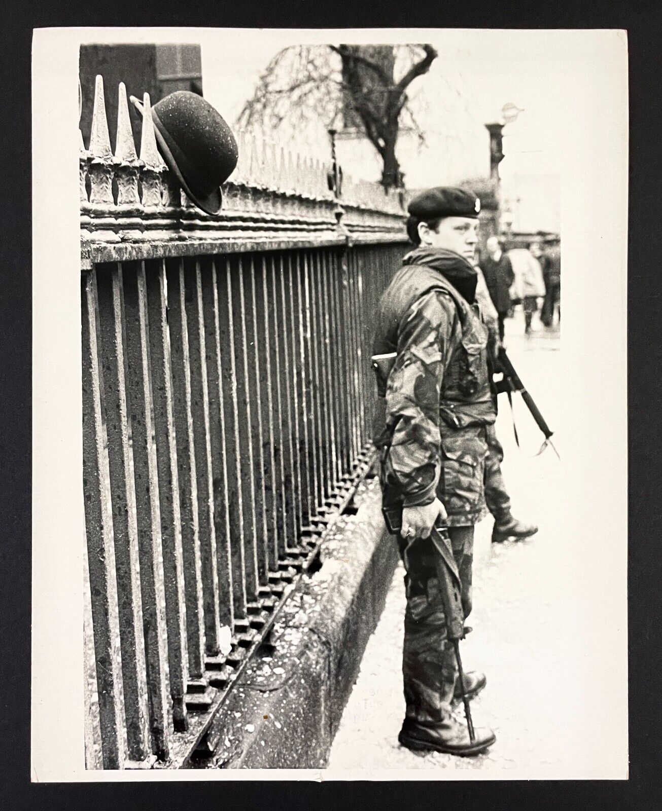 1980s Northern Ireland Soldier Gun Guards Street IRA Army Vintage Press Photo