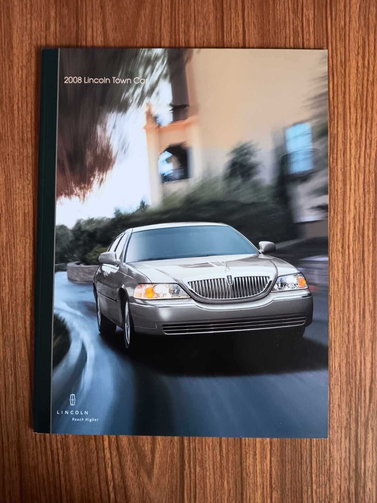 2008 Lincoln Town Car Dealership Advertising Brochure