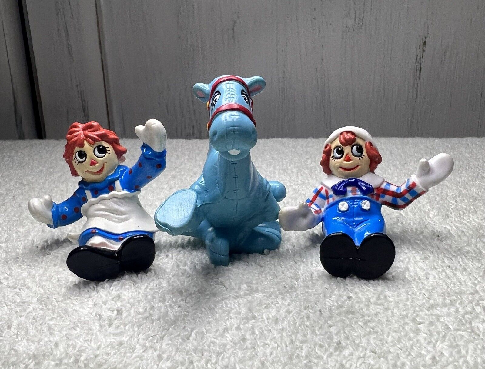 Vintage 1988 MacMillan Raggedy Ann & Andy with Blue Camel Figures PVC