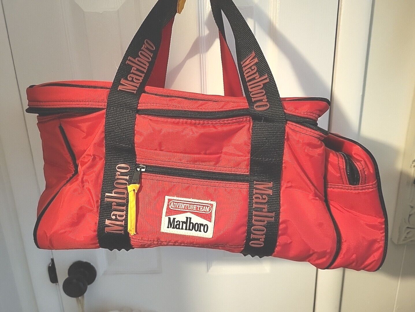 Vtg Marlboro Adventure Team Lizard Rock Insulated Cooler Bag 18” Brand new 