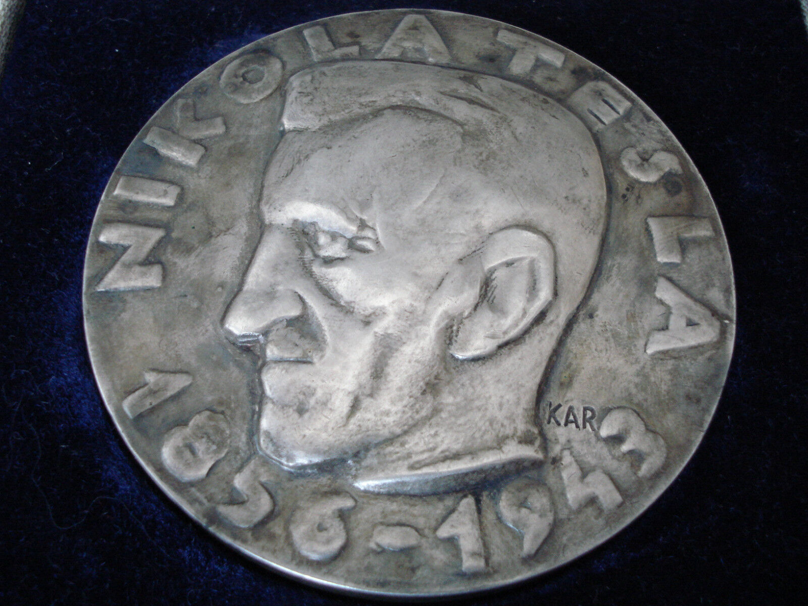 Nikola Tesla, signed  plaque / medal, 25 years of labour, Zagreb, boxed