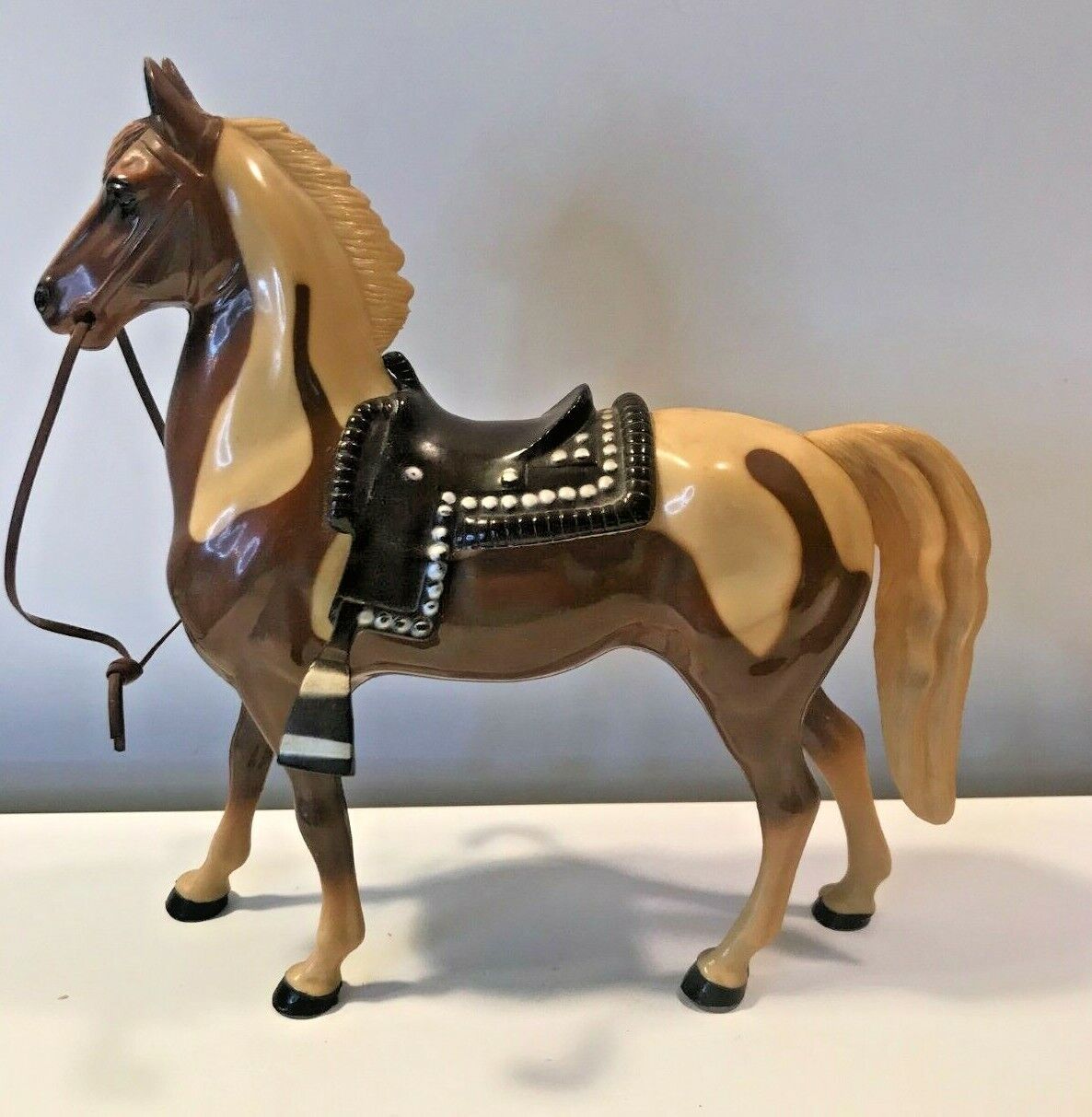 Vintage HARTLAND PLASTICS BROWN AND CREAM COLORED HORSE