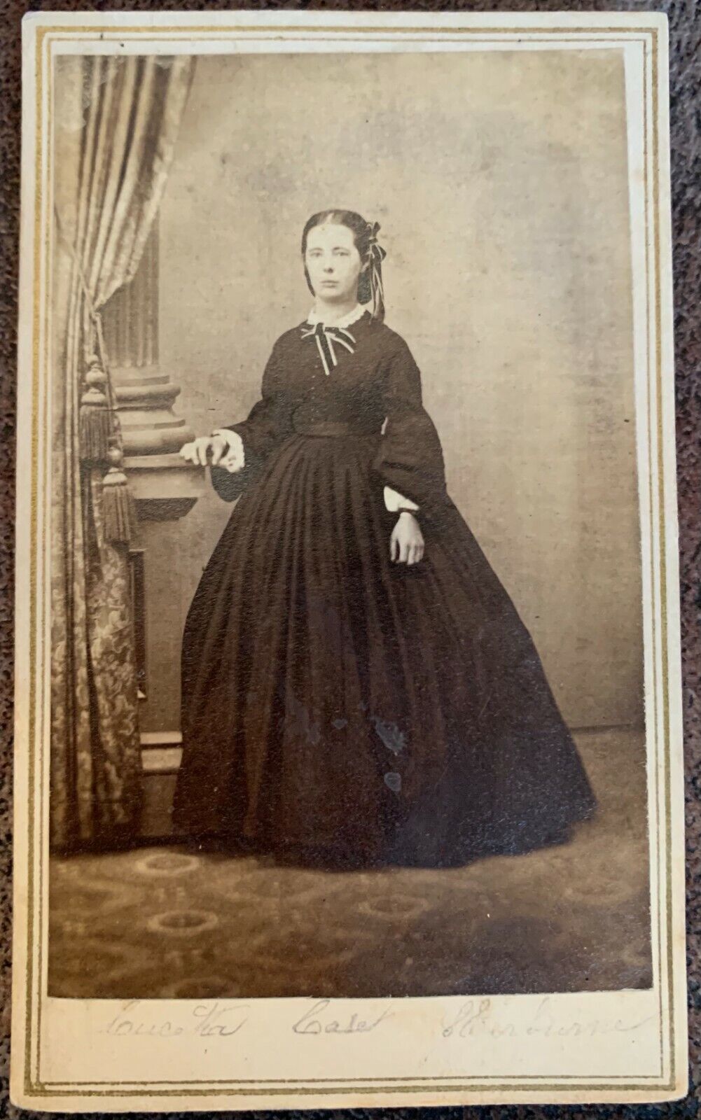 1860's CDV PHOTO YOUNG WOMAN NORWICH, NY - NAME ON FRONT