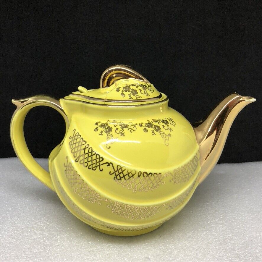 HALL PARADE TEAPOT, 0799GL yellow with gold 6 cup, craze proof, Made in Ohio USA
