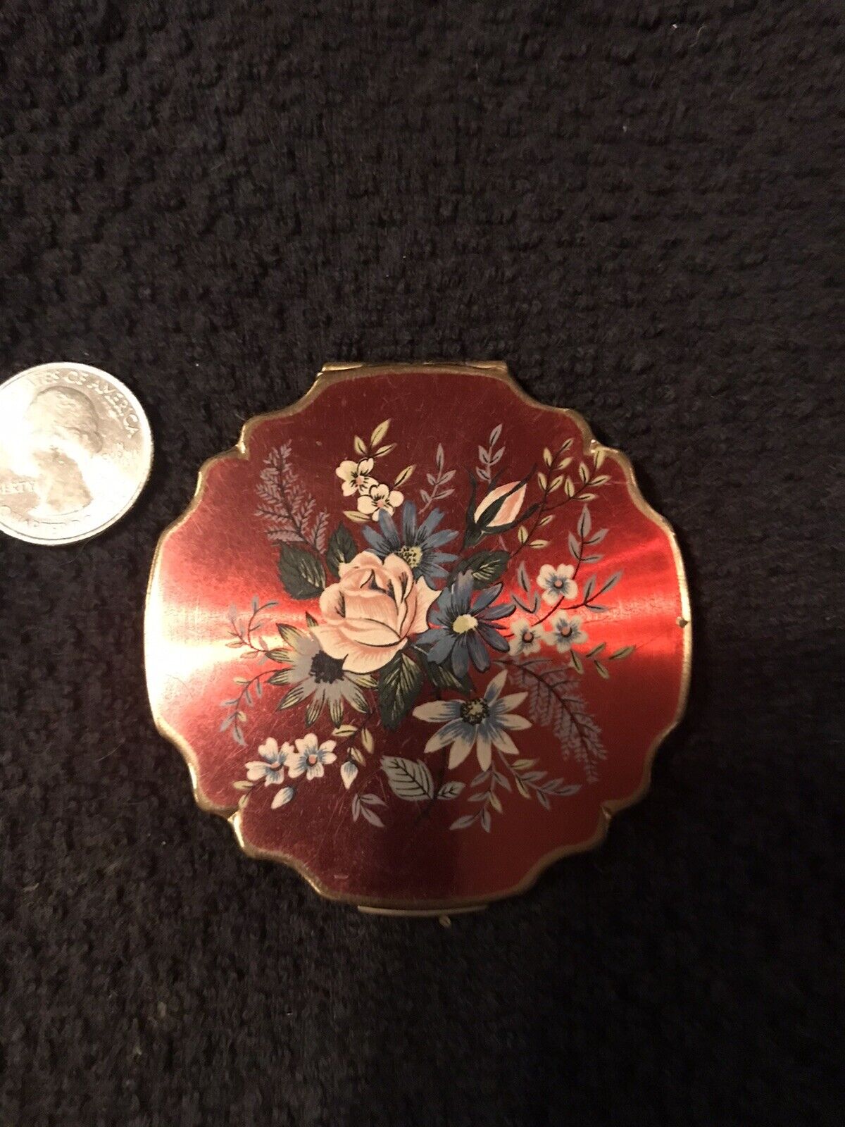 Vintage Stratton Compact Beautiful Red Flowers England