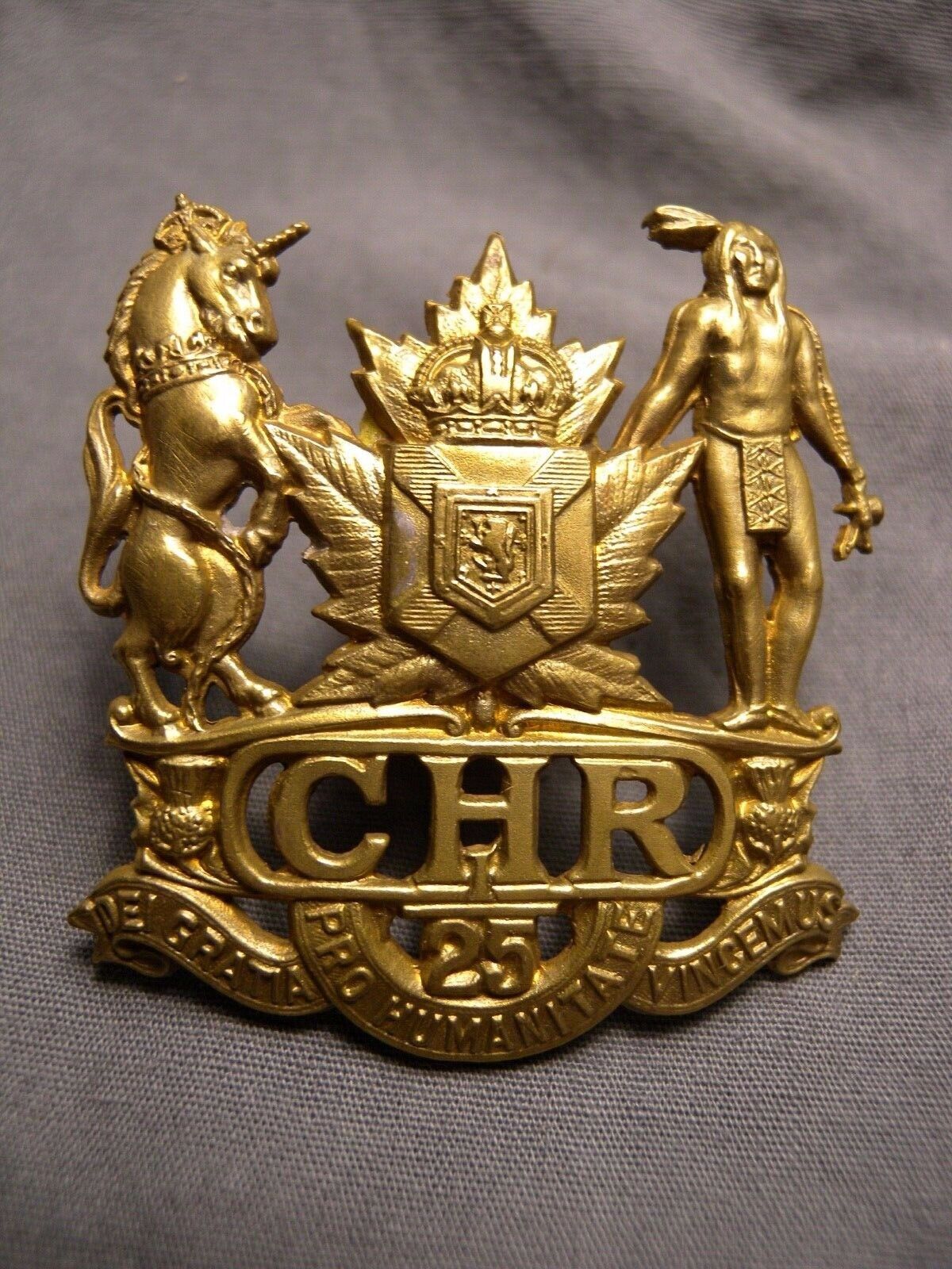 COLCHESTER & HANTS REGIMENT WWII CAP BADGE M.114 1st TYPE CHR C.H.R. 25 CANADA