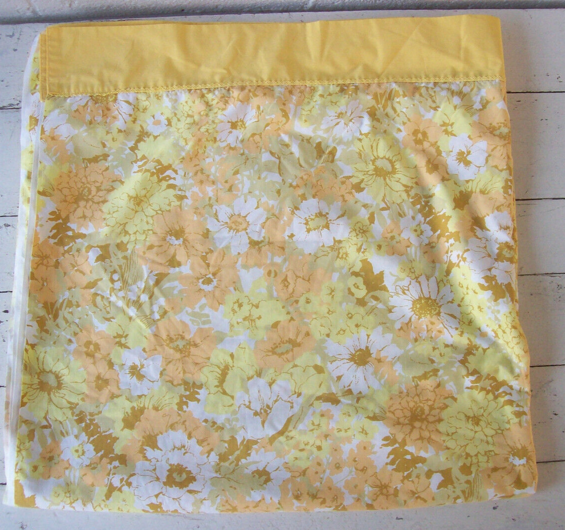 VTG YELLOW FLORAL KING FLAT SHEET~Fairfax by Westpoint Pepperell~Poly Cotton
