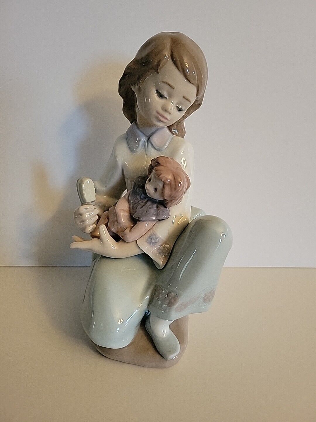 Lladro Figurine 5990 Thoughtful  Caress