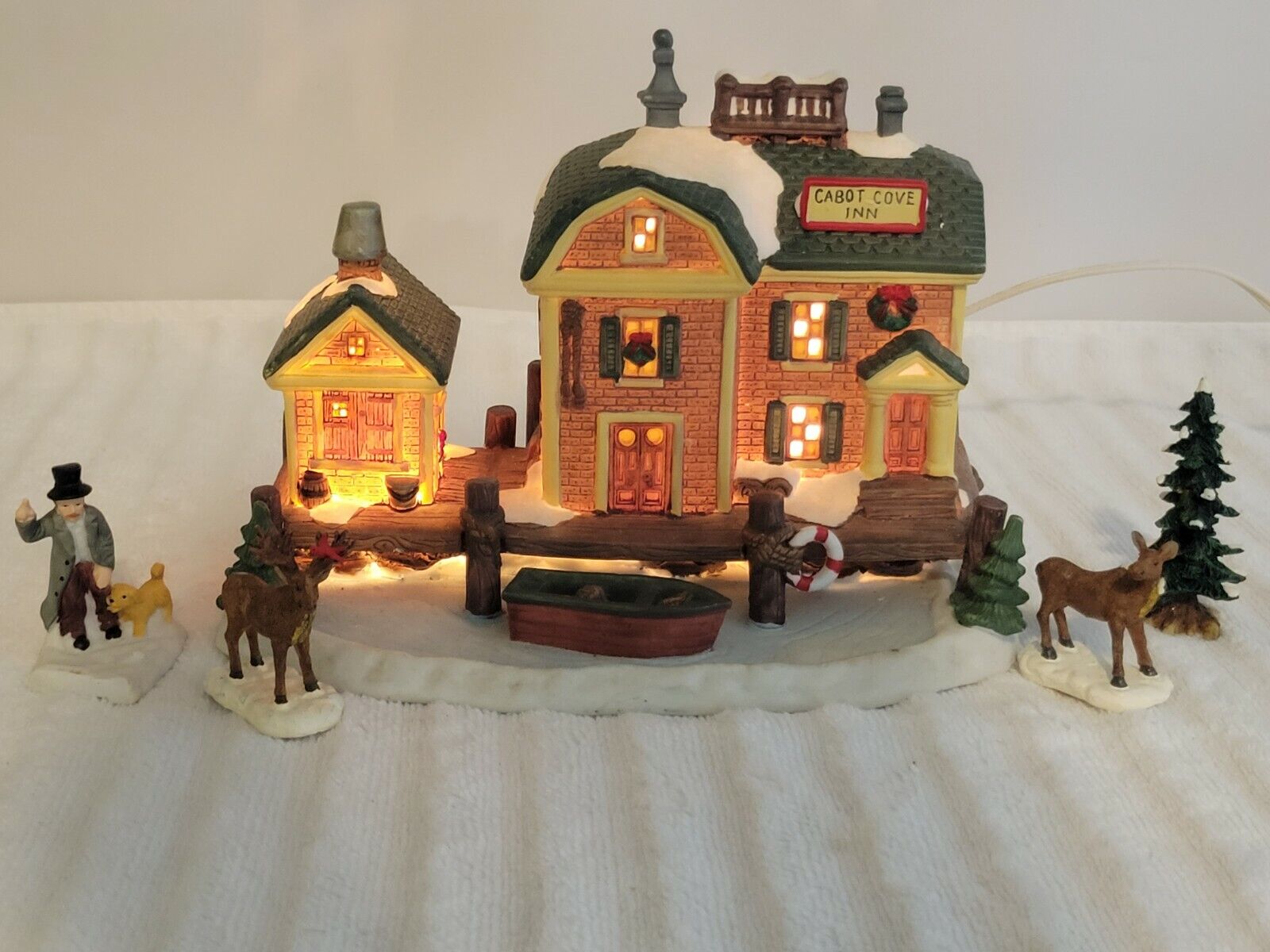 Vintage Victorian Village Collectible 1999 Edition Christmas Cabot Cove Inn