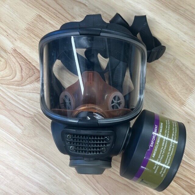 Scott M-120 Gas Mask, Standard M/L Size, Comes with Filter and Carry bag