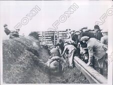 1936 Weybridge Selling Steeplechase Faint Prospect Falls In Ditch Press Photo picture
