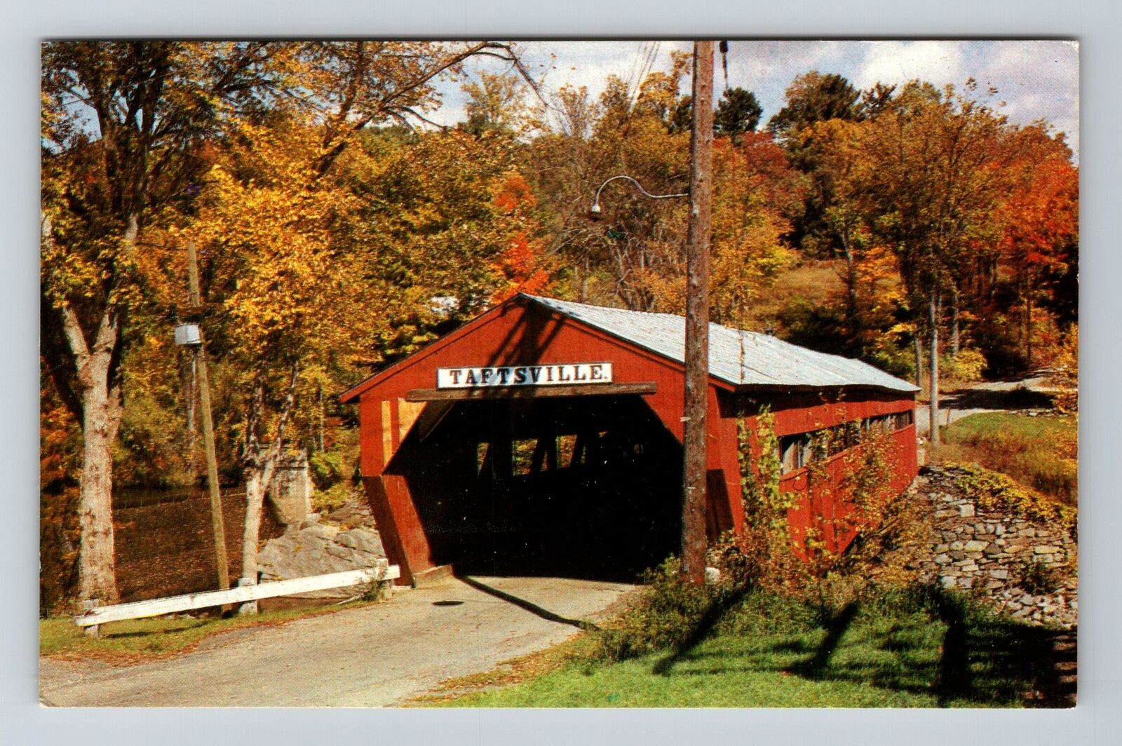 Taftsville VT-Vermont Old Covered Bridge Vintage Souvenir Postcard