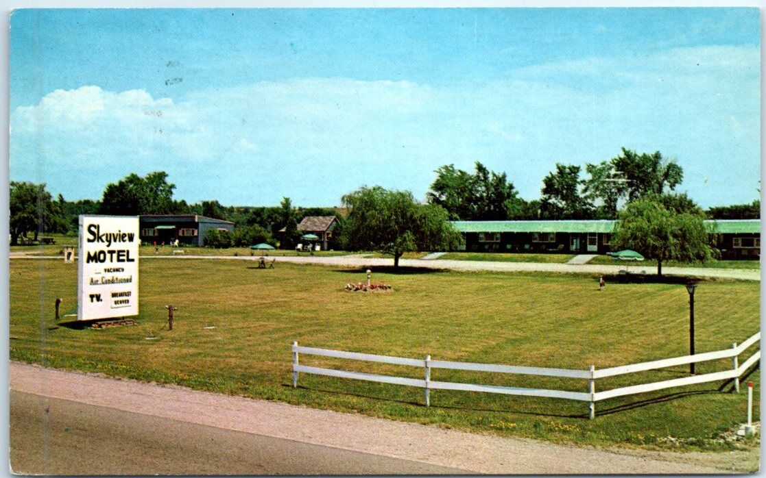 Postcard - Skyview Motel On U.S. 7 - Ferrisburgh, Vermont