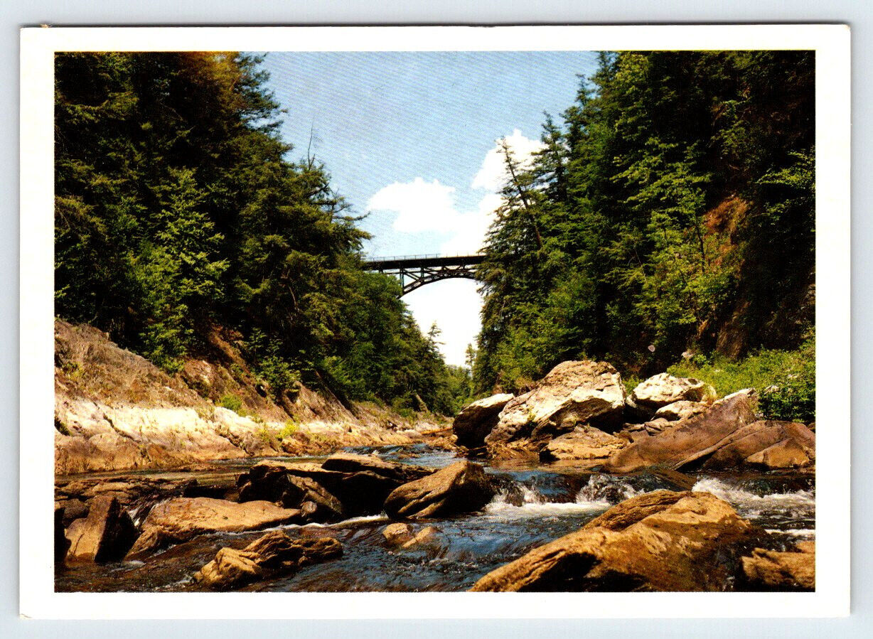 Quechee Gorge Quechee Vermont Vintage 4x6 Postcard BRL15
