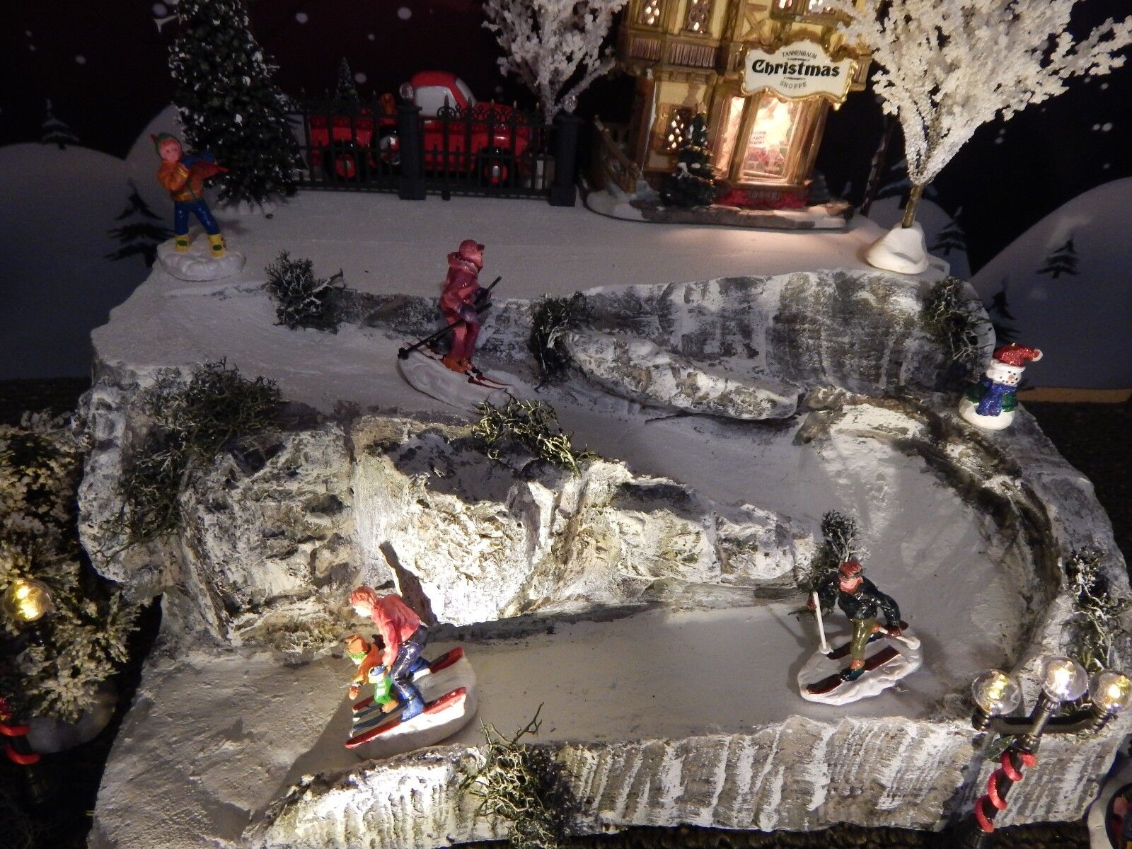 Amazing ROCK SKI SLOPE Christmas Village ENDLESS Add ON Display Platform Dept 56