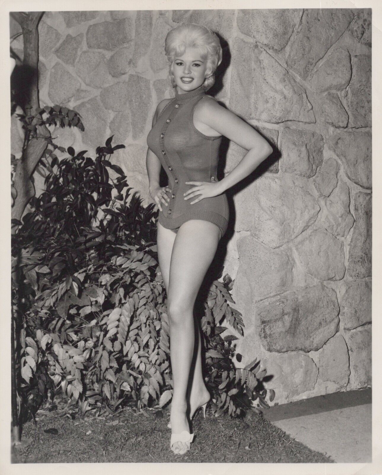 Jayne Mansfield (1950s) ❤ Leggy Cheesecake - Bombshell Vintage Pinup Photo K 264