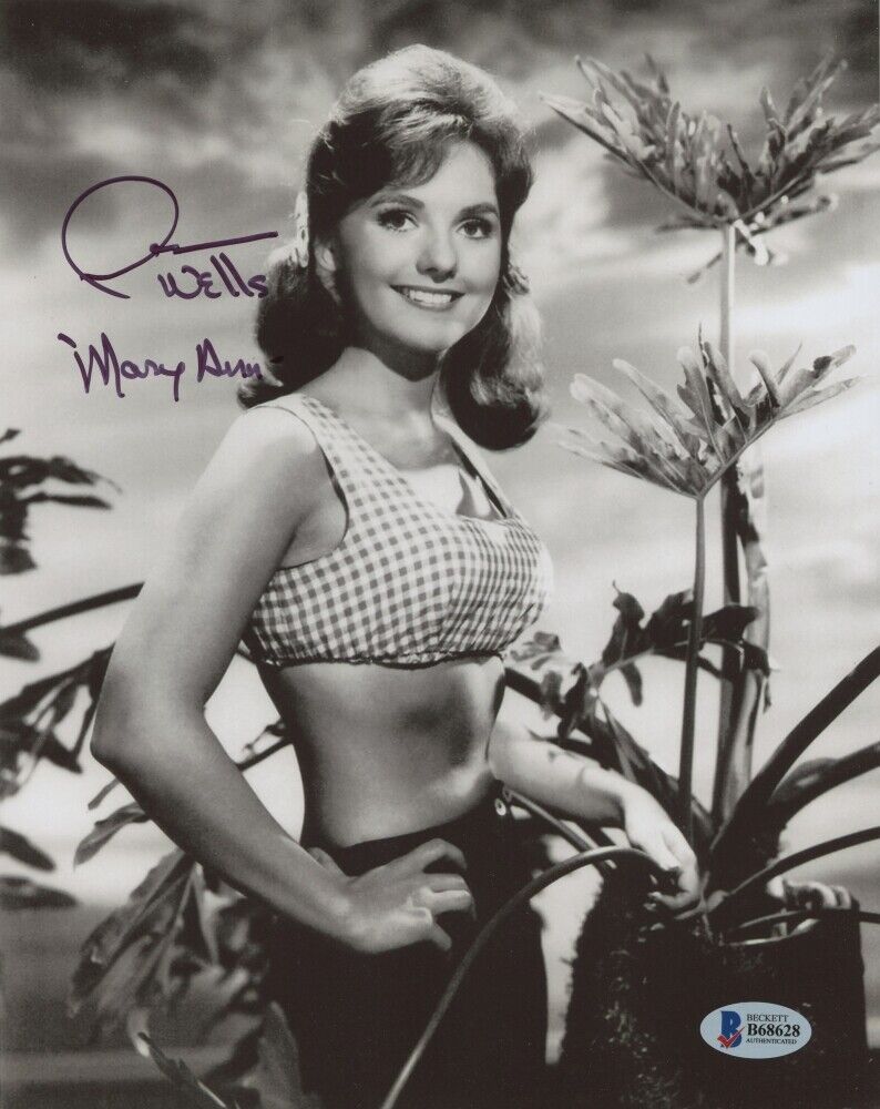 Dawn Wells as Mary Ann in Gilligan\'s Island Facsimile Autograph Photo 4\