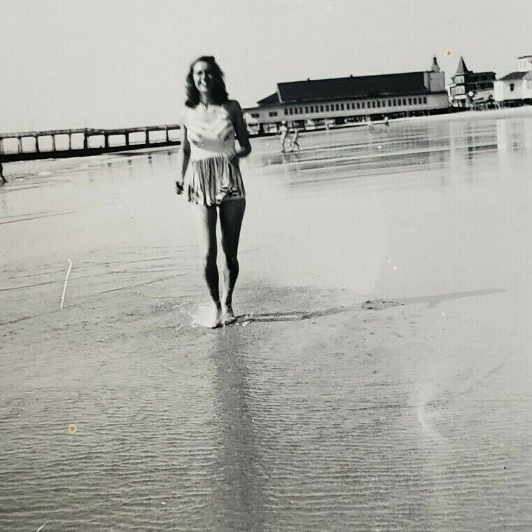 Sea Isle City New Jersey 1942 Pier Girl Swimsuit Beach Woman Lady Photo C197