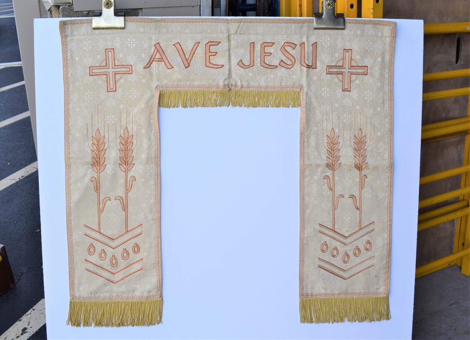 + White Embroidered Tabernacle Frontal / Cover / Veil + Vestment (CU289) 