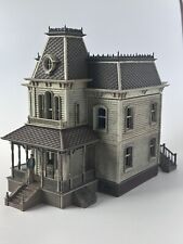 BATES HOUSE - PSYCHO MODEL KIT DIORAMA - HITCHCOCK CLASSIC - NORMAN BATES picture