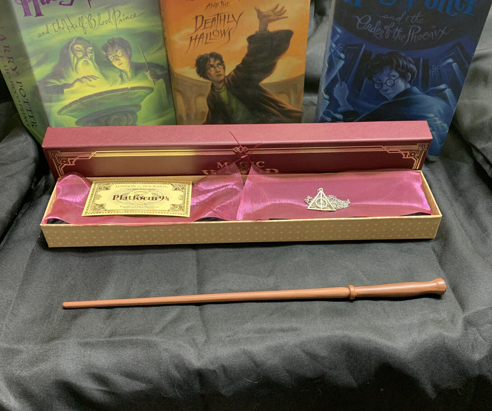 Molly Weasley Wand w/ FREE Deathly Hallow Necklace