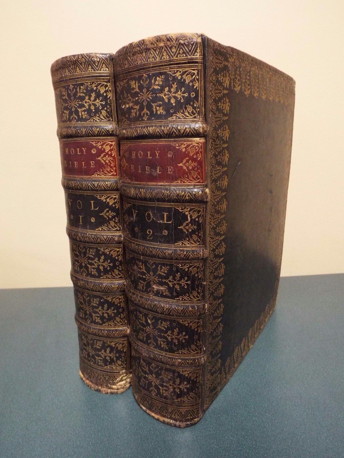 1762 - 2 Volume King James Bible - First Edition - Paris Revision - Cambridge Un