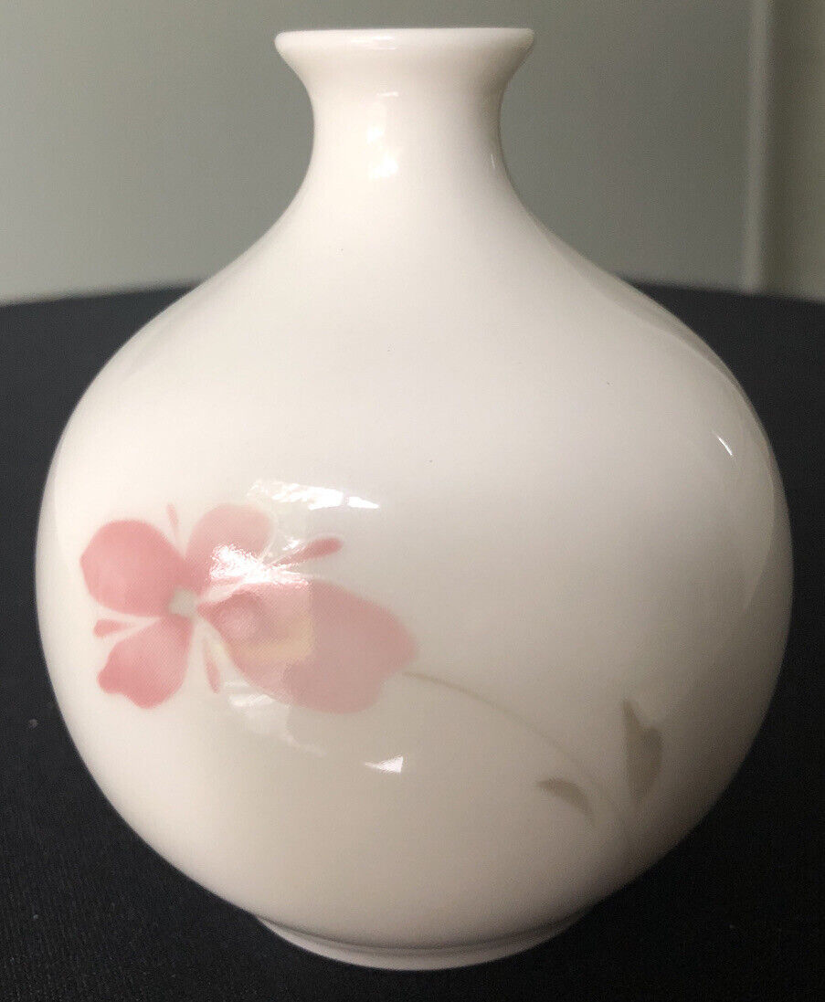 Chinese 4” Hand Painted High Gloss Vase