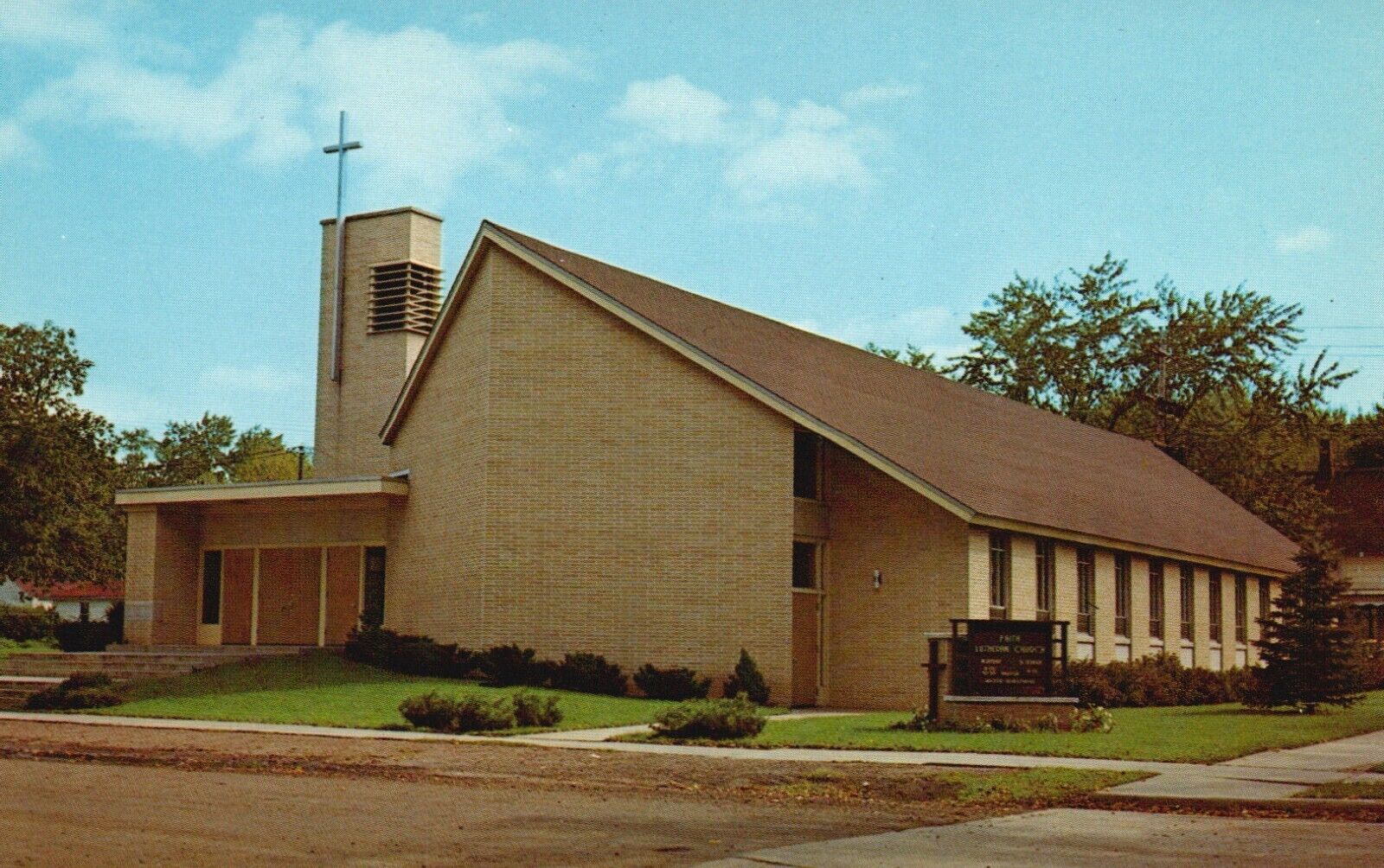 Postcard WI Marshfield Wisconsin Faith Lutheran Church Chrome Vintage PC e9294