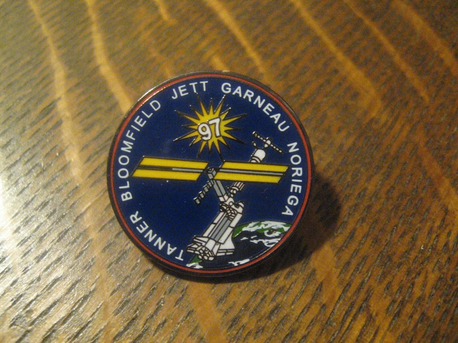 NASA STS-97 Space Mission Bloomfield Jett Garneau Tanner Noriega 2000 Lapel Pin