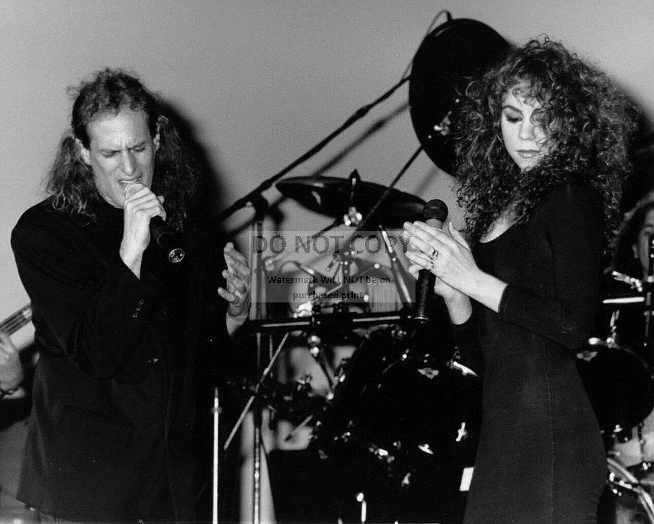 MICHAEL BOLTON AND MARIAH CAREY IN 1990 - 8X10 PUBLICITY PHOTO (BB-478)