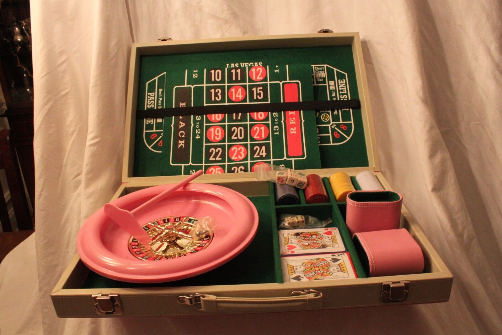 Casino Game Set Pink Leather Case Chips Cards Roulette Wheel Dice Vegas FL