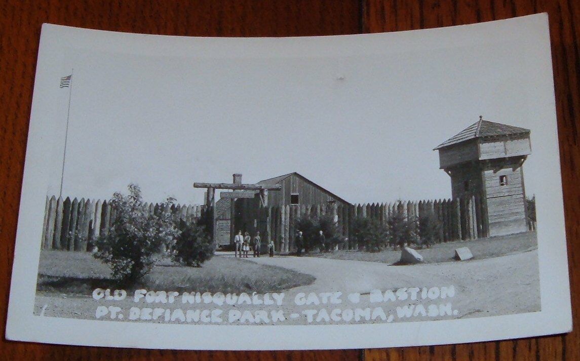 UNMARKED POSTCARD~OLD FORT NISQUALLY GATE & BASTION~SEATTLE-TACOMA,WASHINGTON