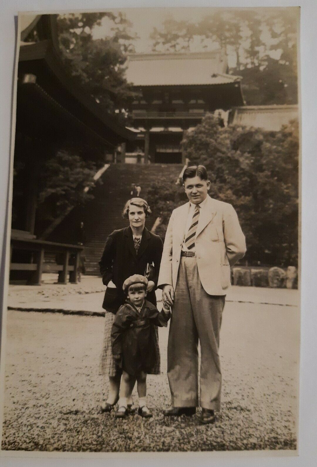 1920s Photograph Of English Family At Beijing Summer Palace