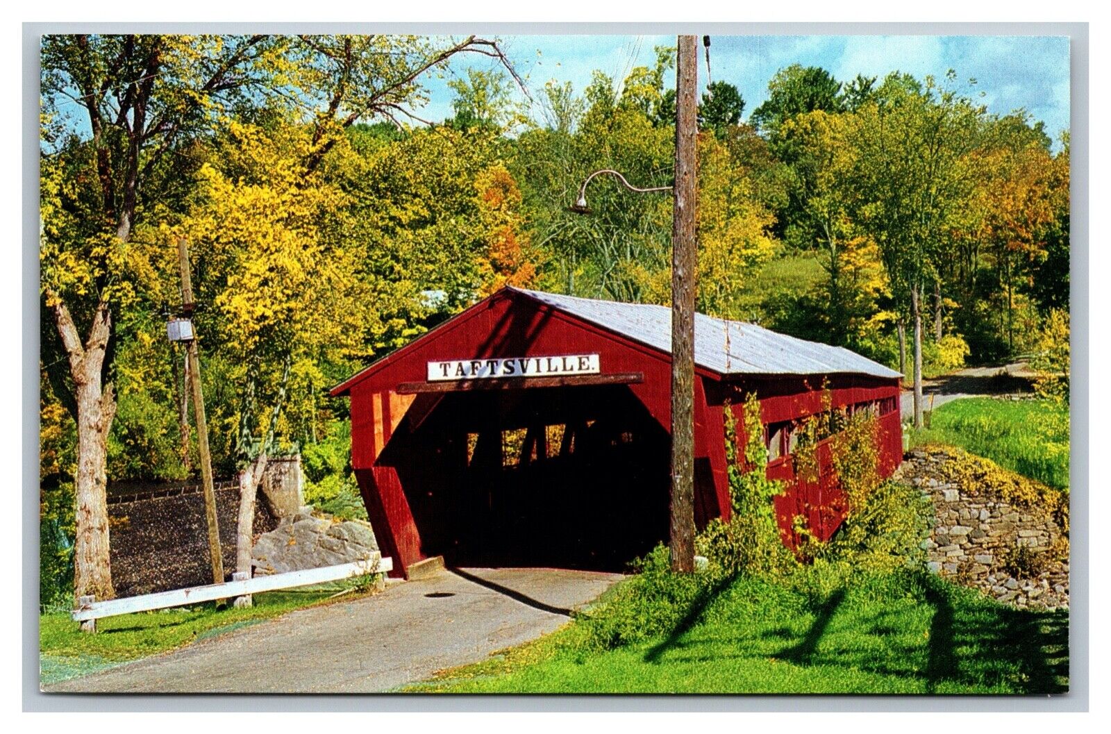 Taftsville, VT Vermont, Old Covered Bridge, Route 4, Vintage Chrome Postcard 