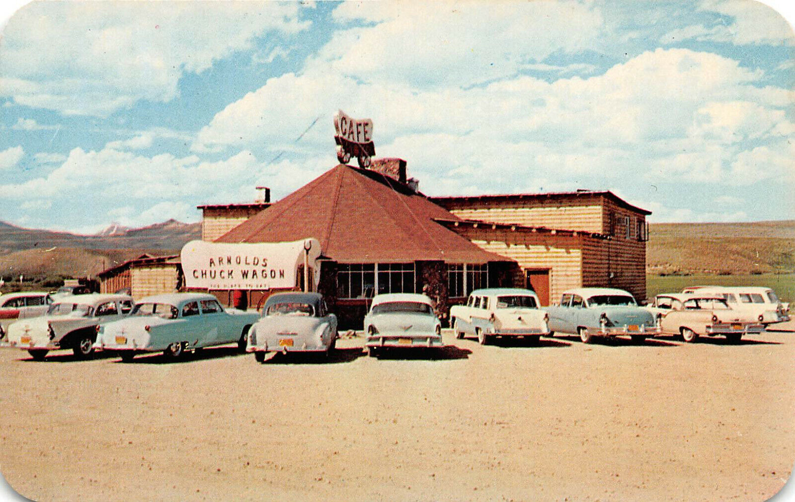 UPICK Postcard Arnold's Chuck Wagon Inn Granby Colorado Lots of 1950s Cars