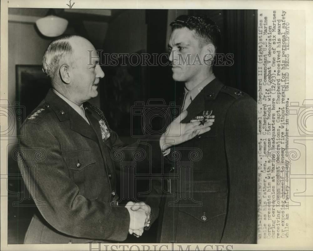 1952 Press Photo Captain Lemuel Shepherd III Receives Bronze Star Medal
