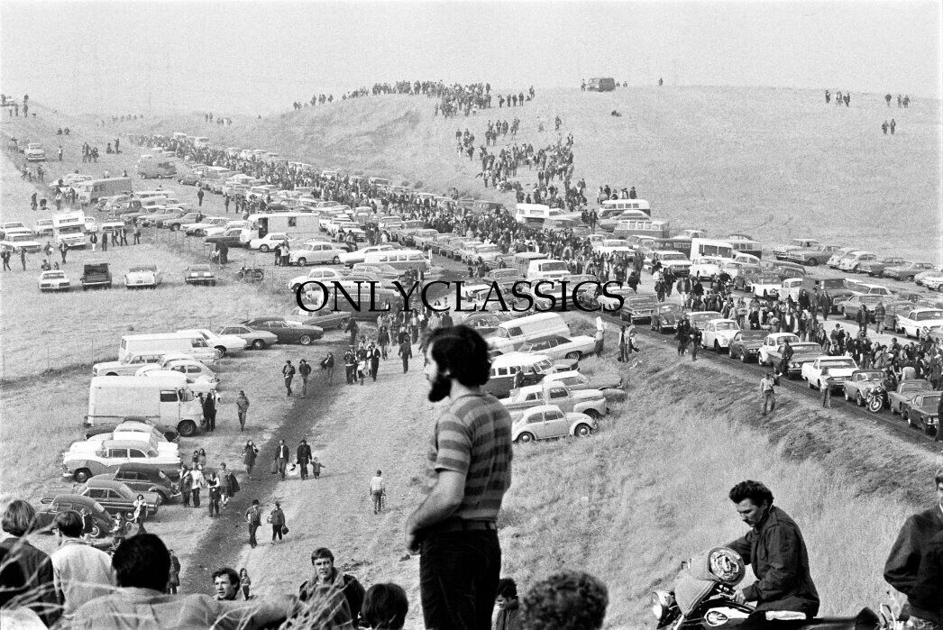 1969 ROLLING STONES ALTAMONT FREE CA CONCERT 8X12 PHOTO CARS MOTORCYCLES HIPPIE