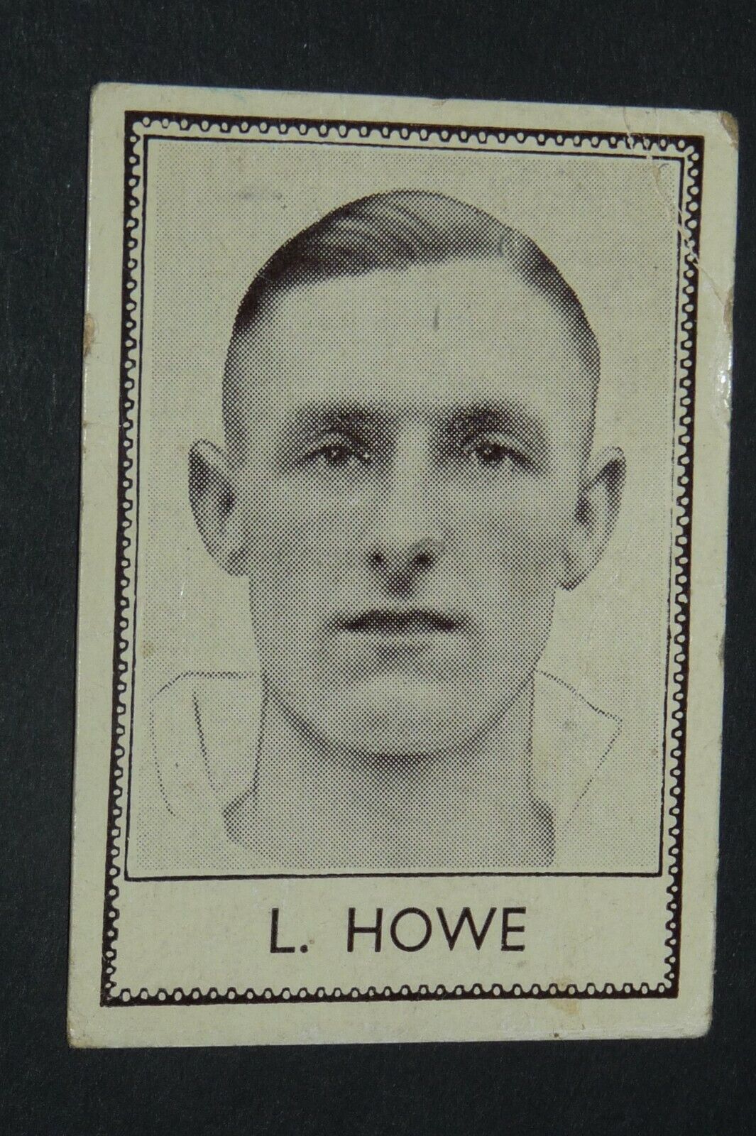 1935 LES HOWE TOTTENHAM HOTSPUR SPURS LILYWHITES FOOTBALL BARATT CARD