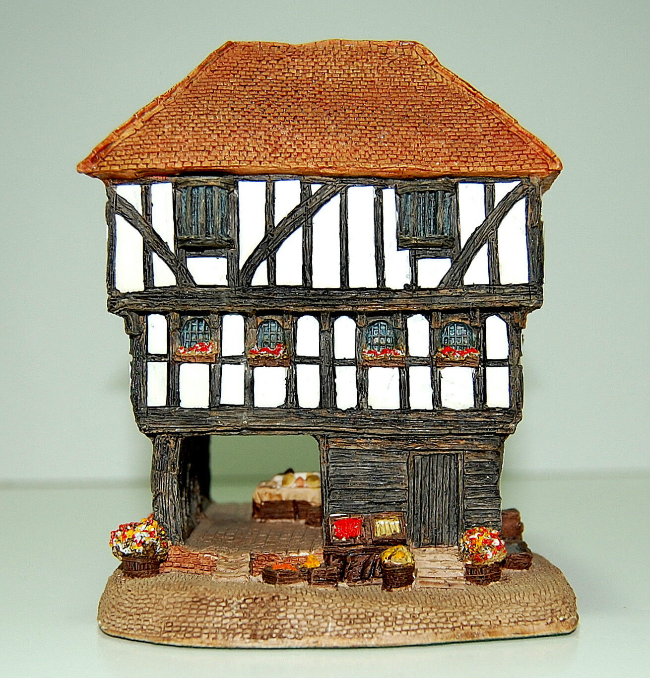 Lilliput Lane Guild Hall 1989 Exclusive for The Guild of Specialist China &Glass