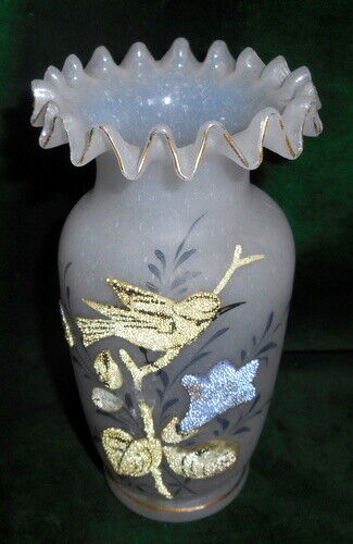 Antique Bristol Vase ~ Clam Broth ~Fluted ~ Bird Motif ~ Gold Trim ~ 6\