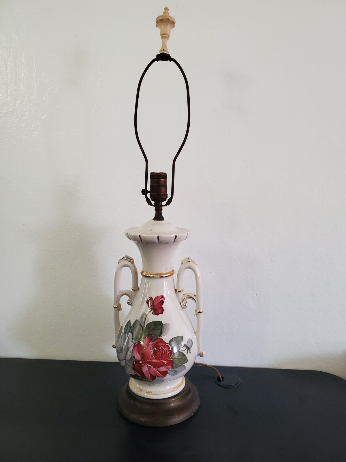 Antique-Vintage Worral Table Lampe W/ Victorian Roses  Porcelain