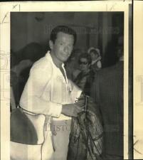 1973 Press Photo Dr. Gerald Stern witnessed Athens Airport terrorist attack. picture