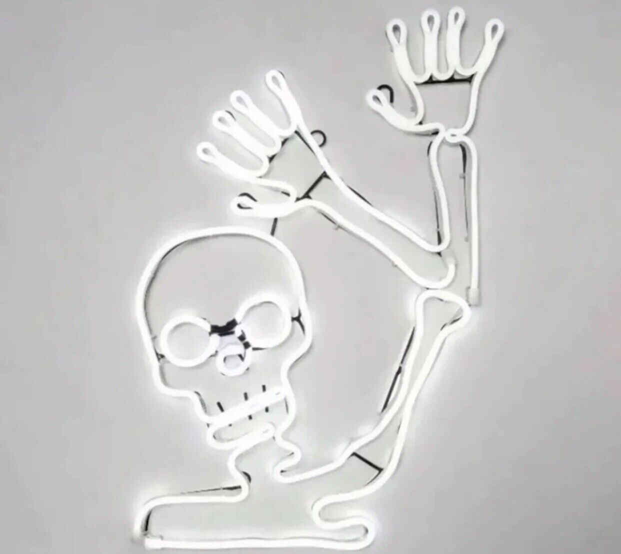 Hyde And EEK LED waving skeleton