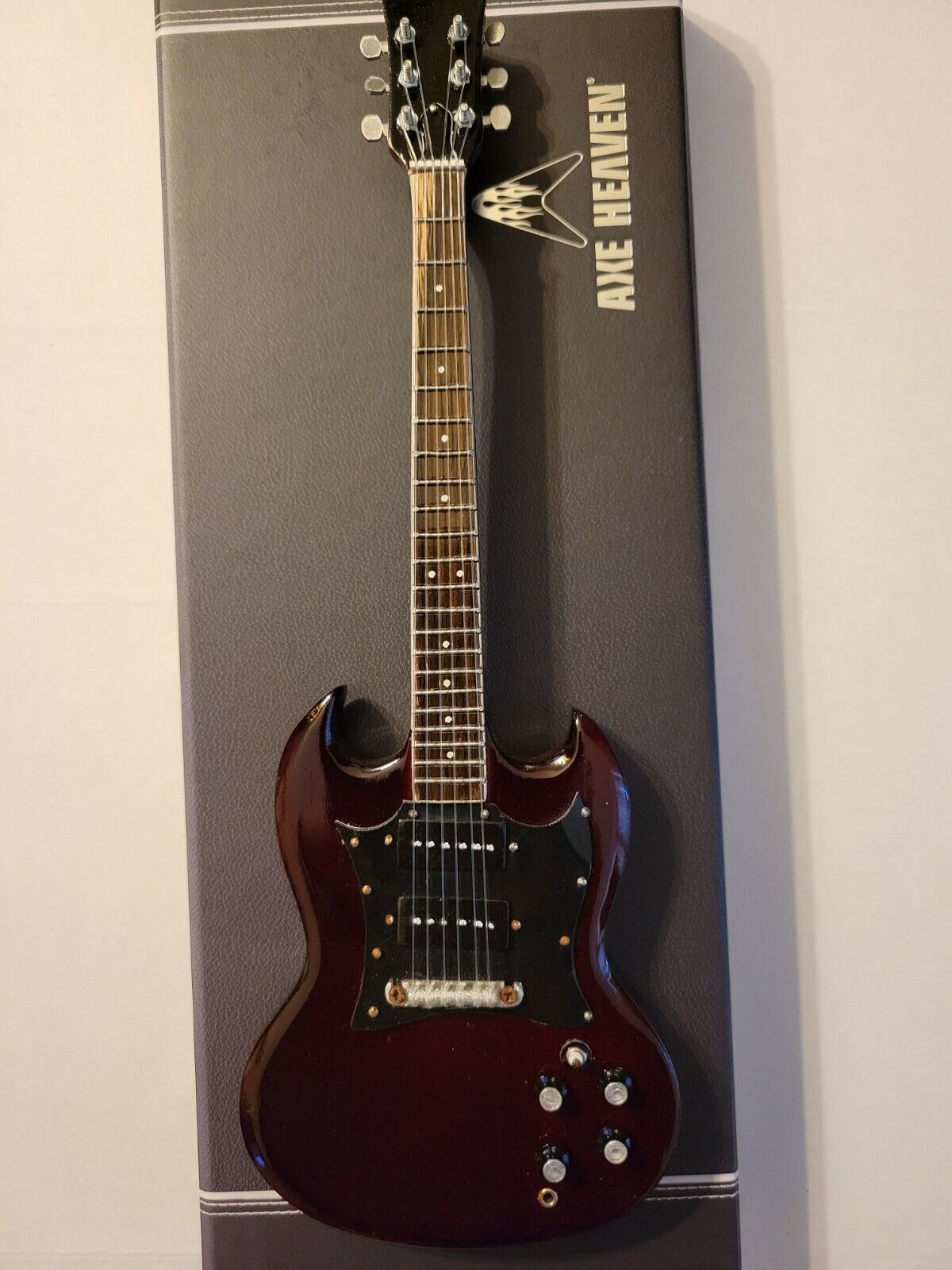 Pete Townshend red stained SG 1:4 Scale Mini Guitar Model Axe Heaven with stand
