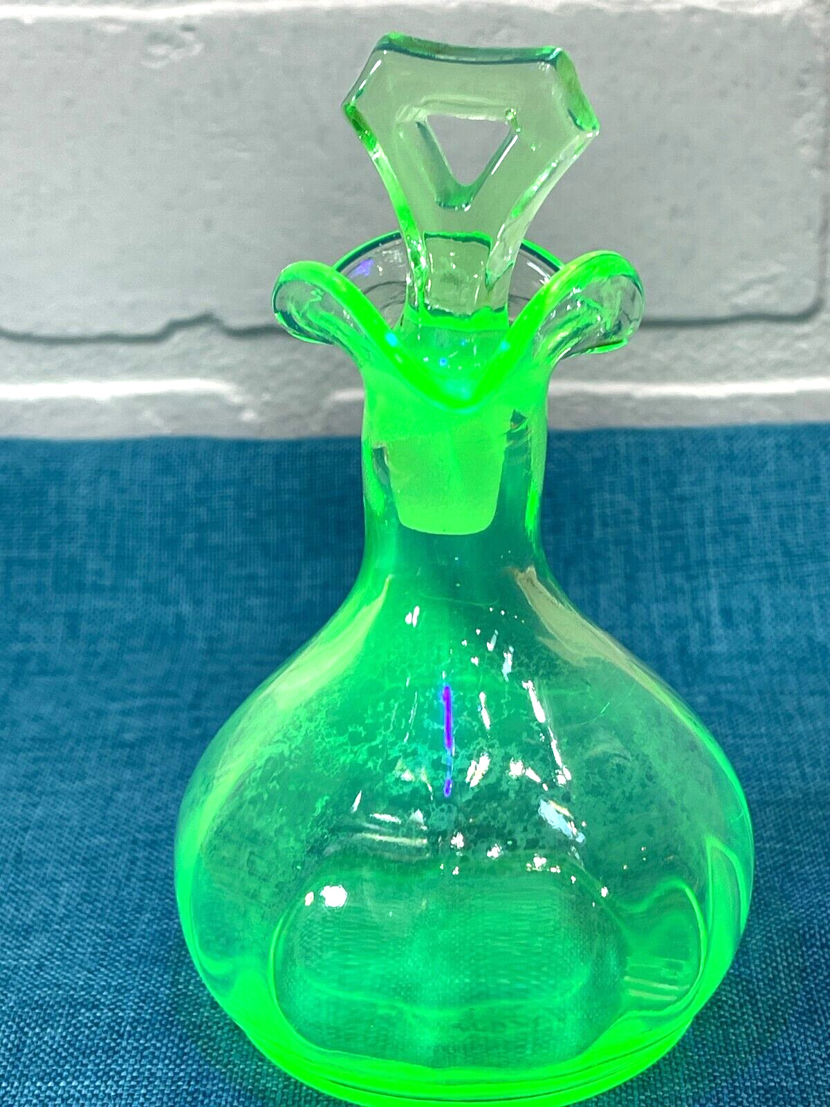 Cambridge Uranium glass Cruet bottle with stopper ruffled edge glows 