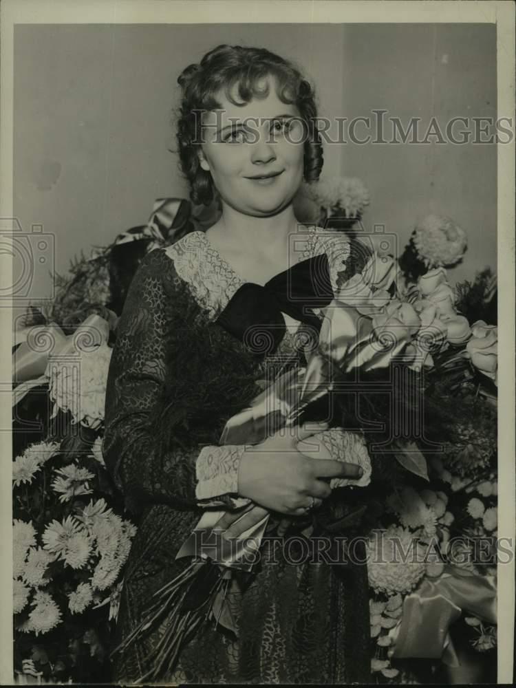 1936 Press Photo Betty Jane Schultz Makes Singing Debut Under Name Betty Jaynes