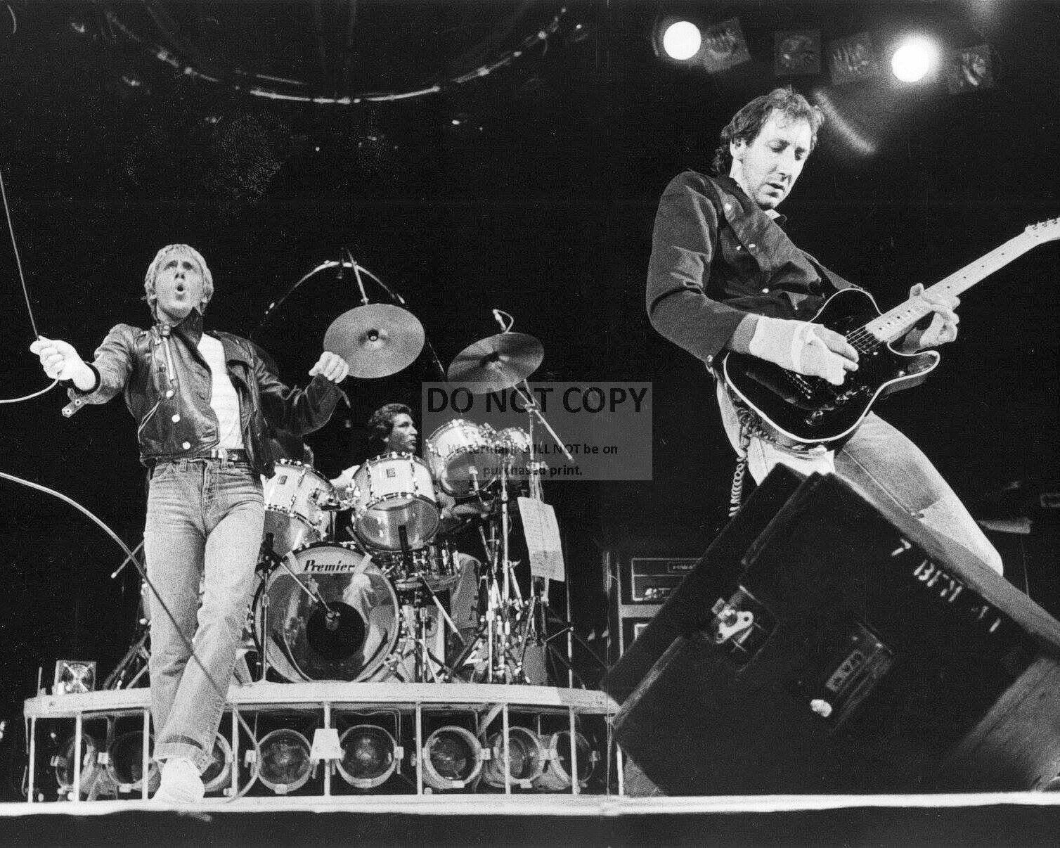 ROGER DALTREY AND PETE TOWNSHEND IN THE ROCK BAND 